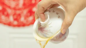 Read more about the article Gaiwan vs Yixing Teapot: Which Should Beginners Buy First