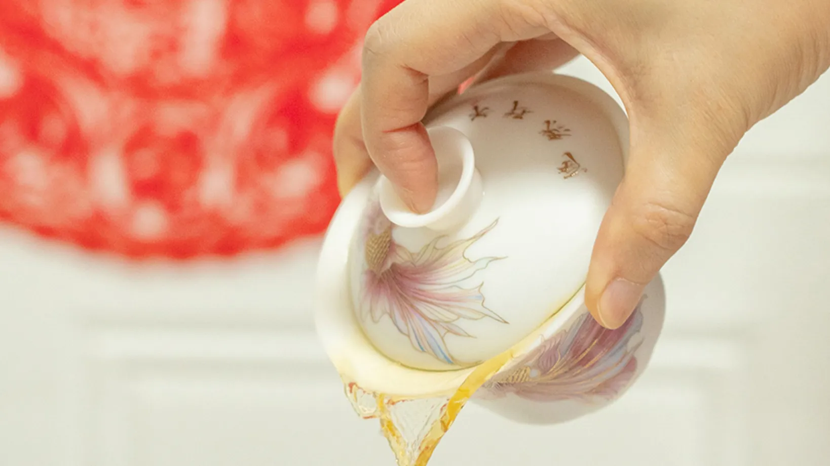 Read more about the article Gaiwan vs Yixing Teapot: Which Should Beginners Buy First